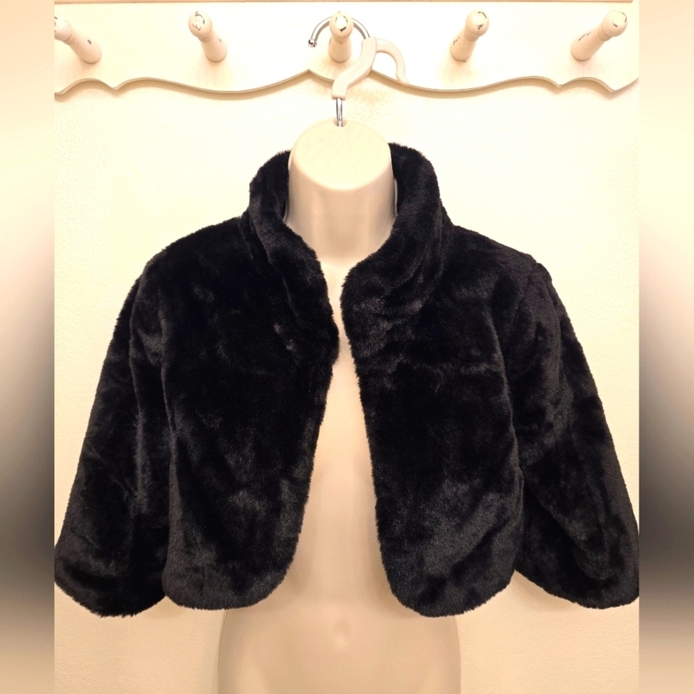 NWT Laundry by Shelli Segal Elegant Black Faux Fur Shrug/Jacket